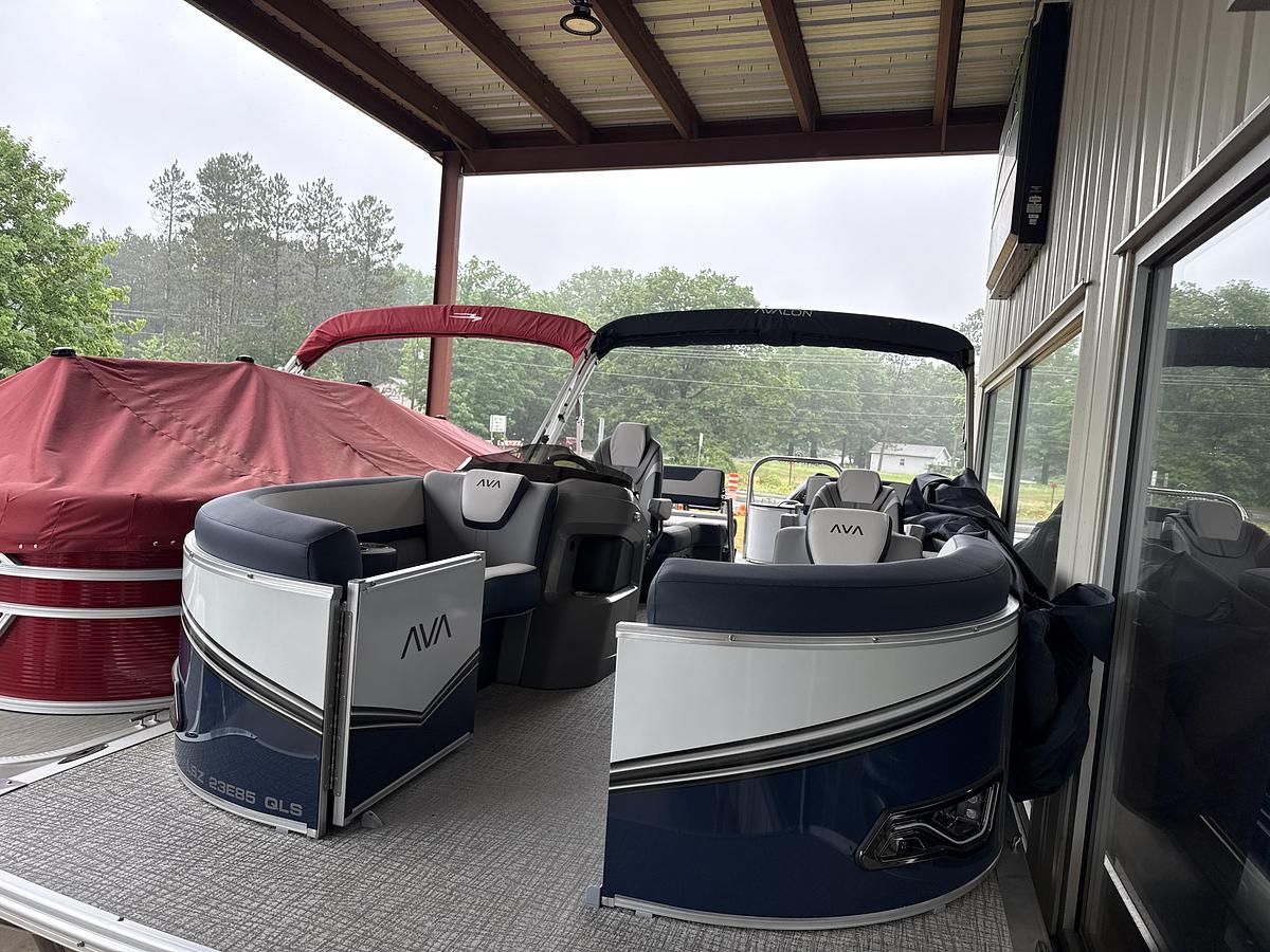 2026 Avalon 2385 LSZ Quad Lounge Shift Navy