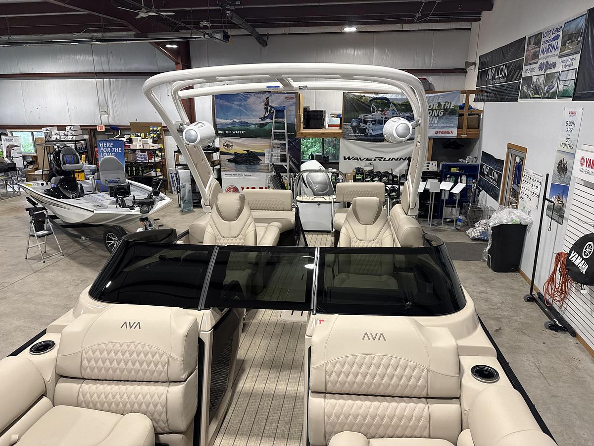2027 Avalon Excalibur LTD 25' Quad Lounger Shift Windshield