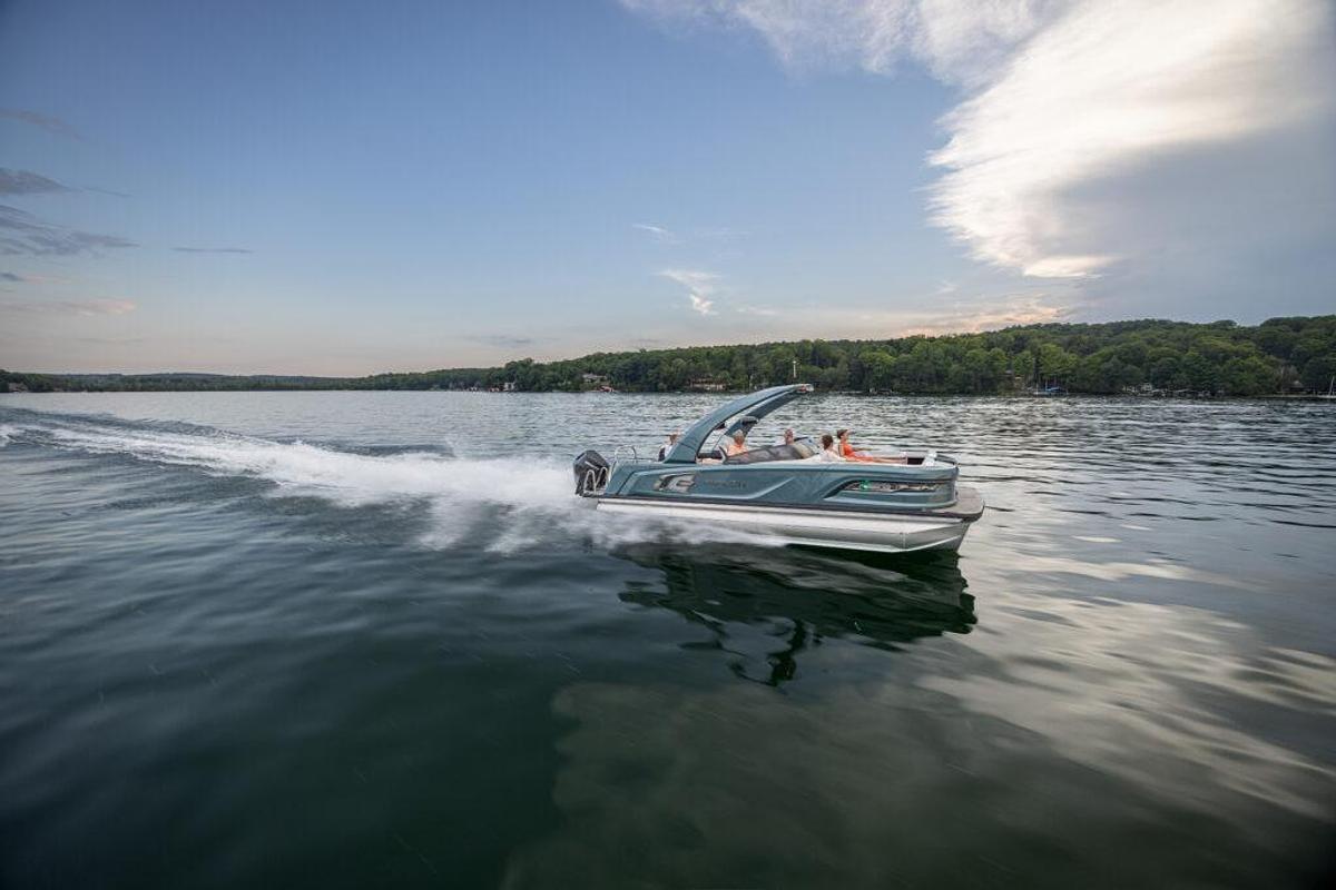 Avalon Excalibur Quad Lounge Shift Windshield 25 FT