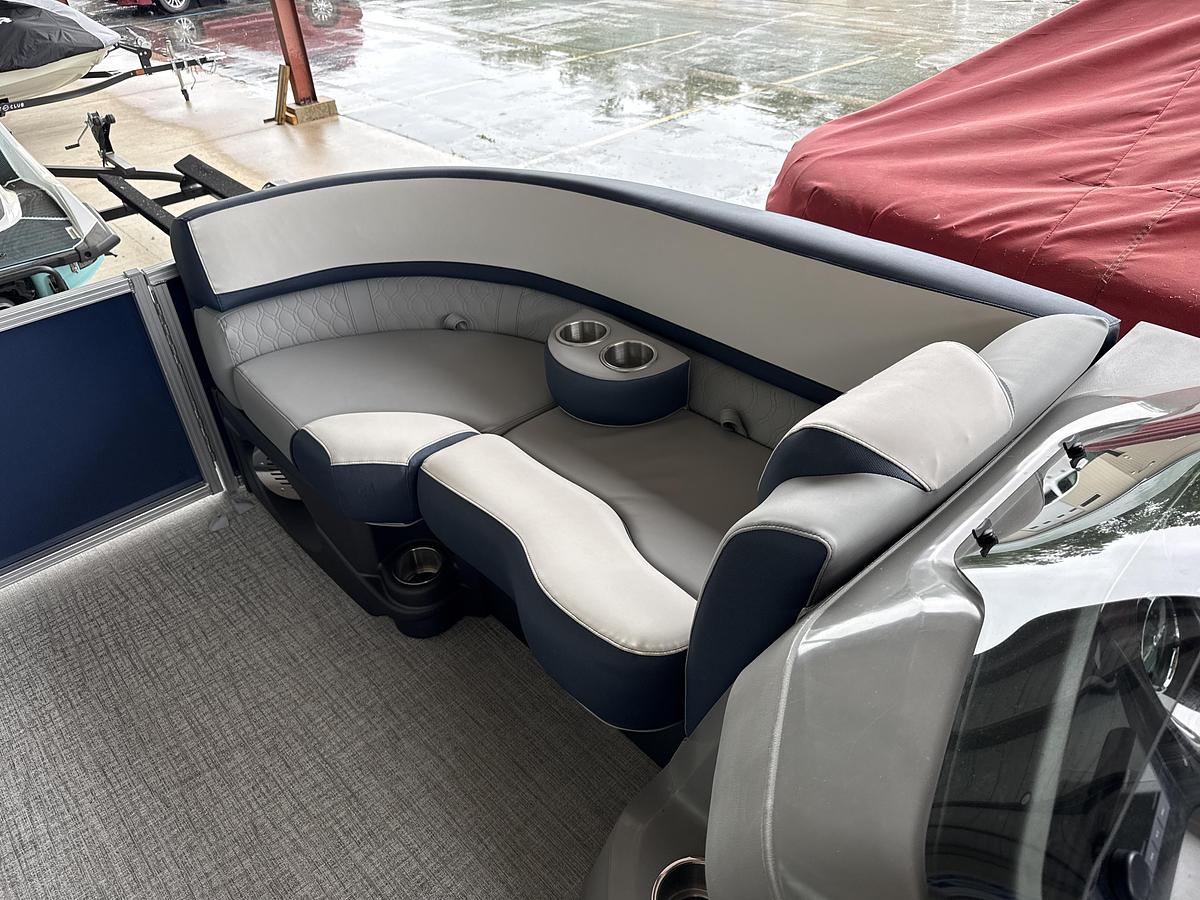 2026 Avalon 2385 LSZ Quad Lounge Shift Navy