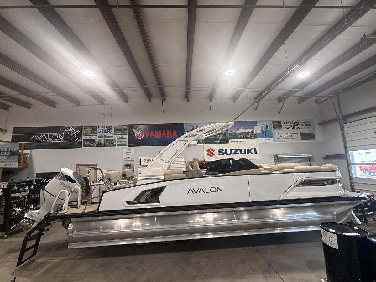 2027 Avalon Excalibur LTD 25' Quad Lounger Shift Windshield