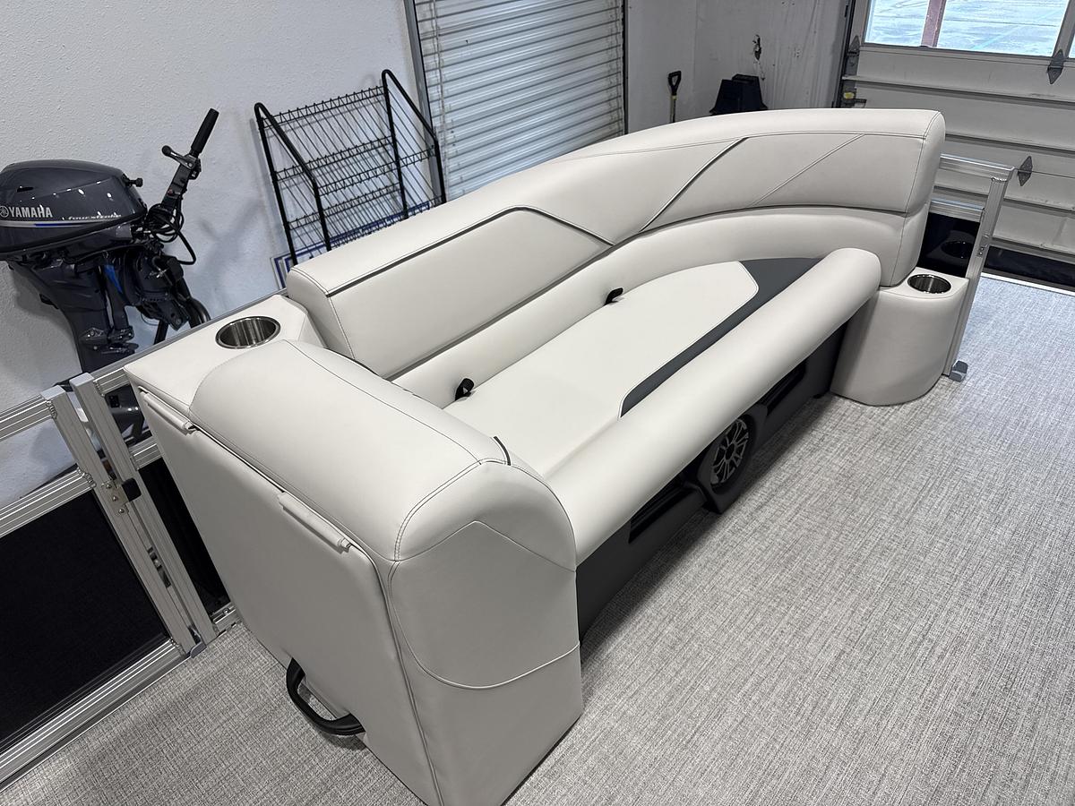 2027 Avalon 2185 Venture 85 Cruise