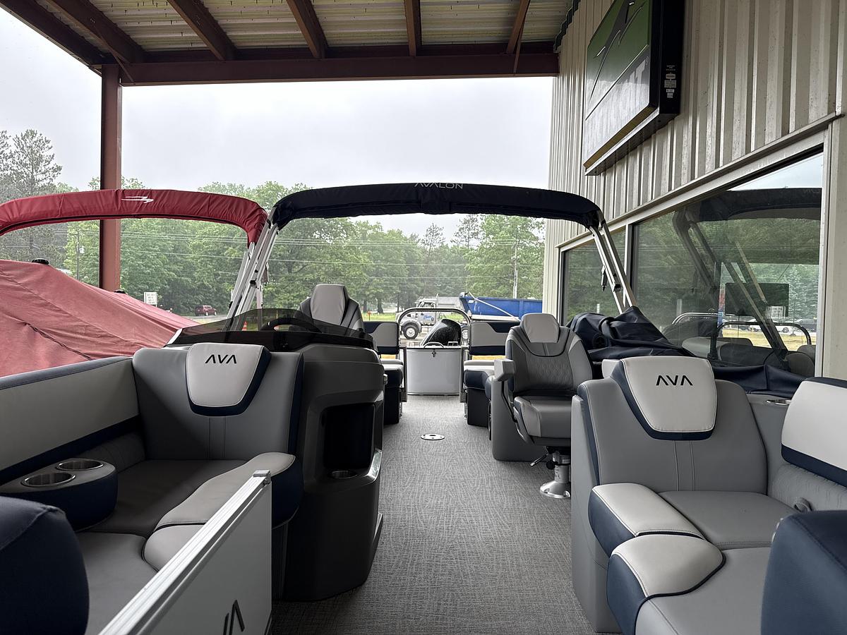 2026 Avalon 2385 LSZ Quad Lounge Shift Navy