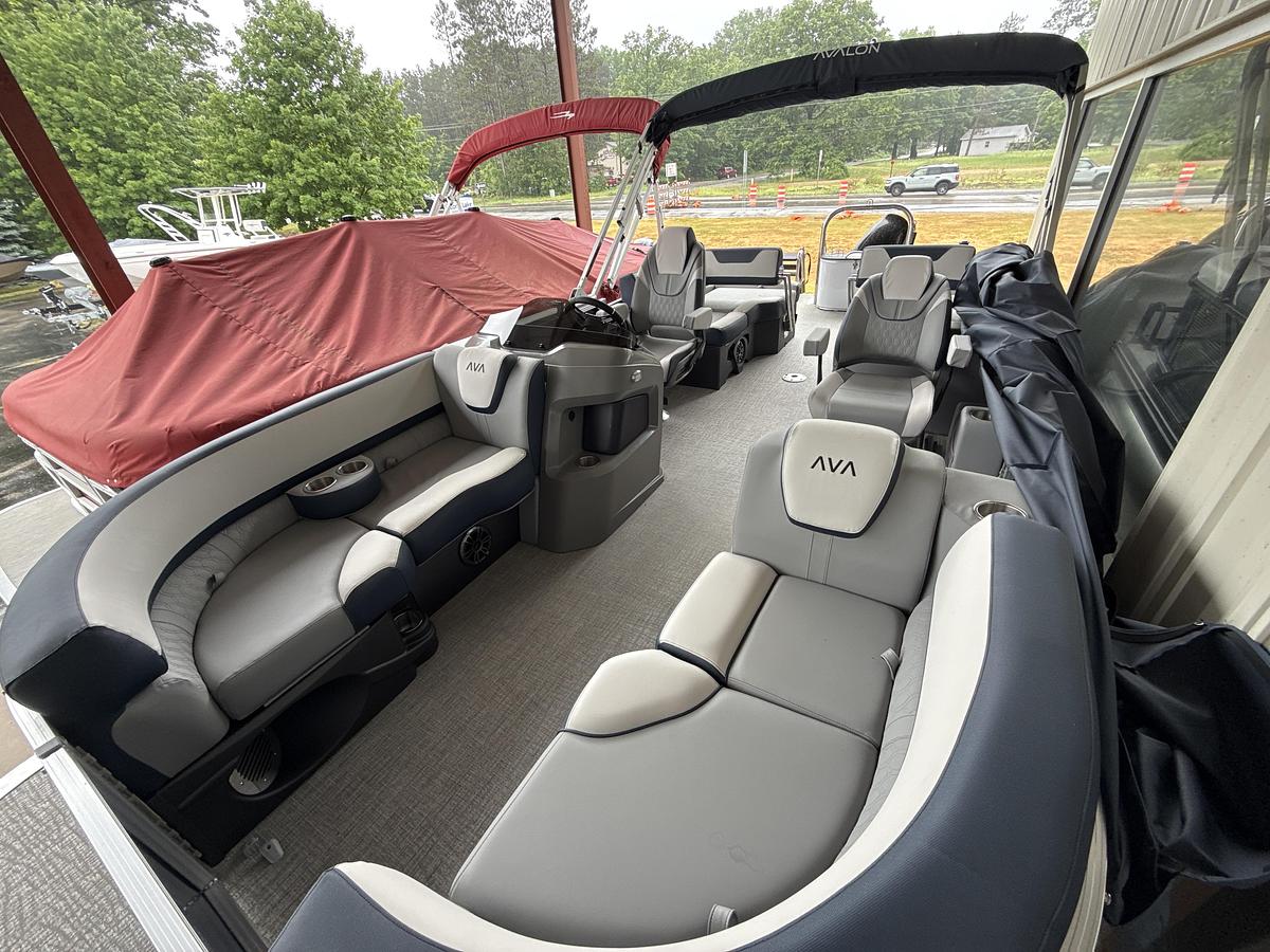 2026 Avalon 2385 LSZ Quad Lounge Shift Navy