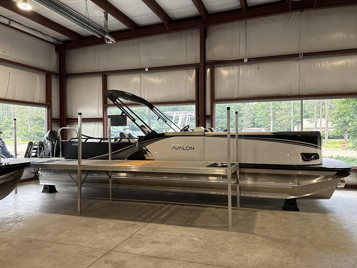 2027 Avalon LSZ 27 FT Entertainer