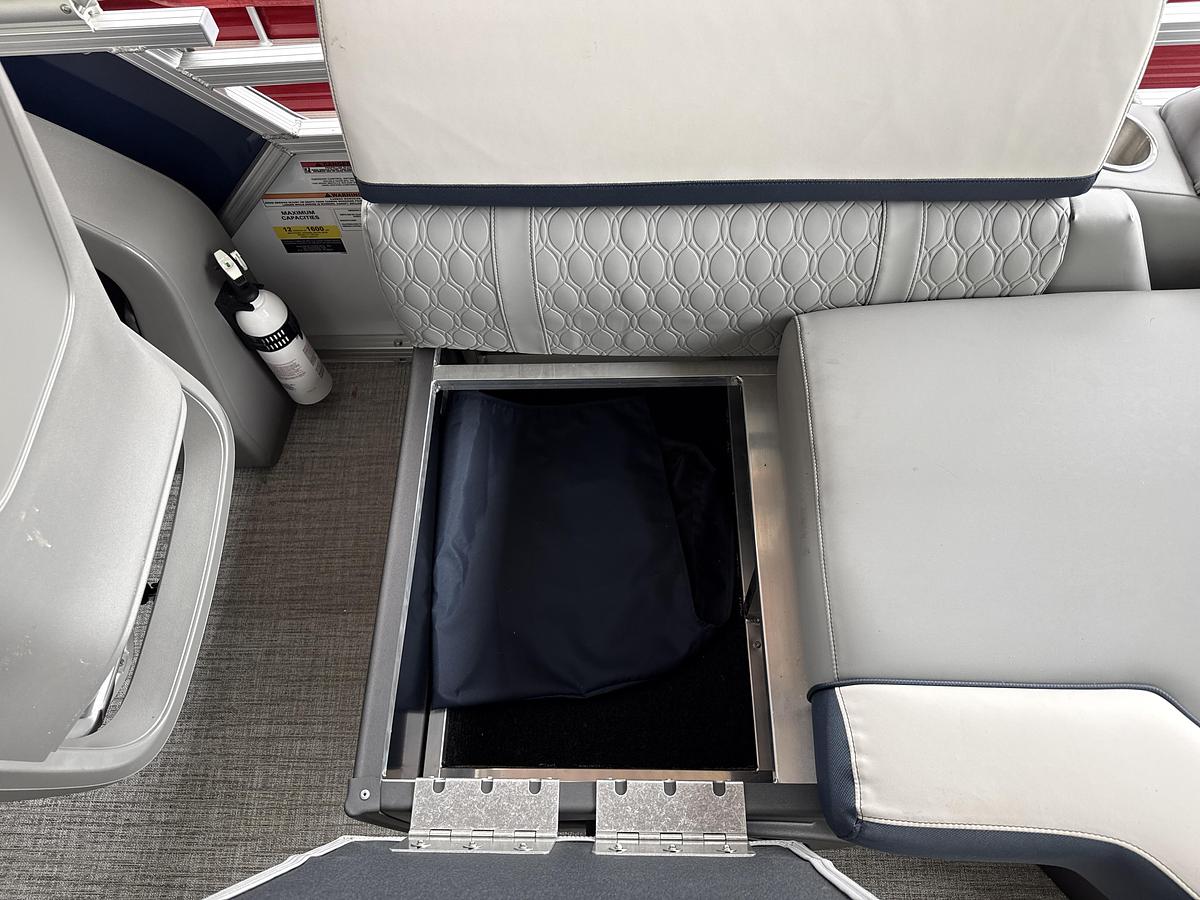 2026 Avalon 2385 LSZ Quad Lounge Shift Navy