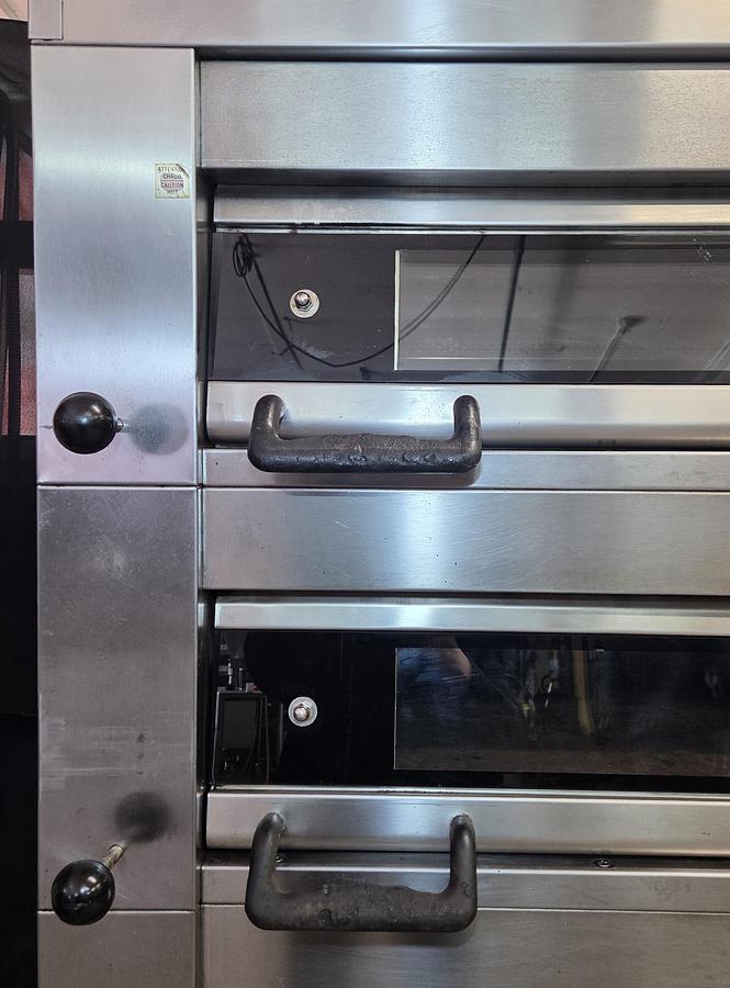Used DOYON 3T4 Artisan Stone 4 Deck Electric Oven