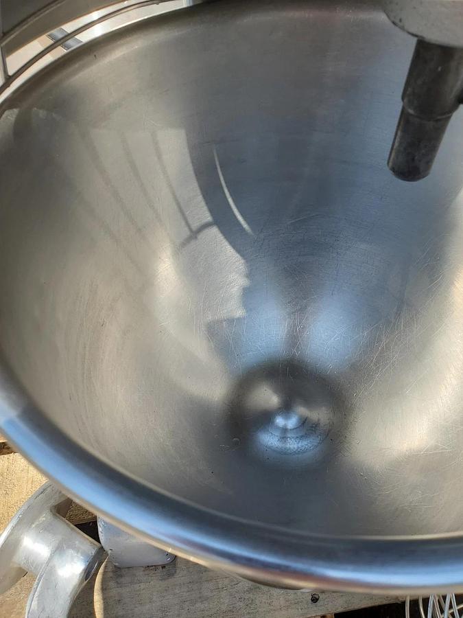 Used HOBART A200T 20 QT MIXER with Hook, Whisk and Paddle