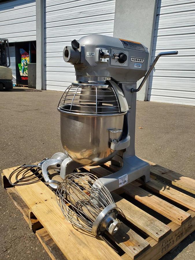 Used HOBART A200T 20 QT MIXER with Hook, Whisk and Paddle