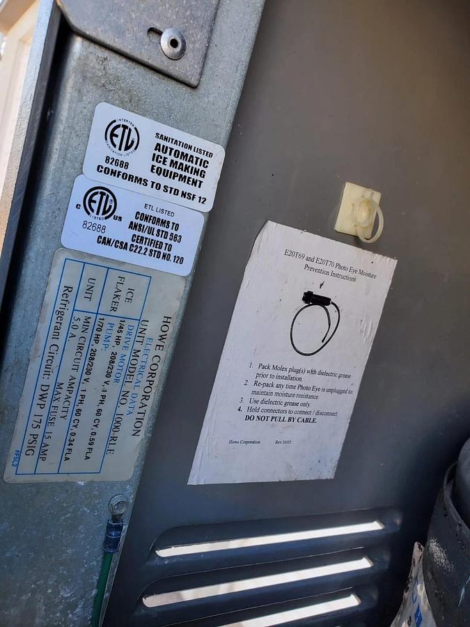 Used HOWE 1000-RLE Remote Ice Flaker 1000 LB Ice Maker with Stand and Cart