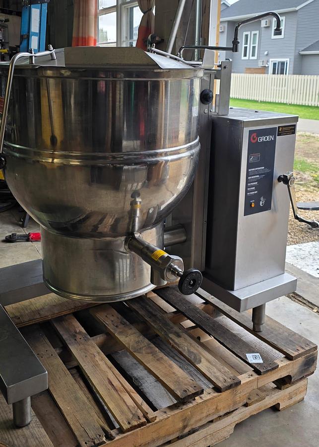 Used GROEN DEE/4T-40 Jacketed Steam Kettle 40 Gallons