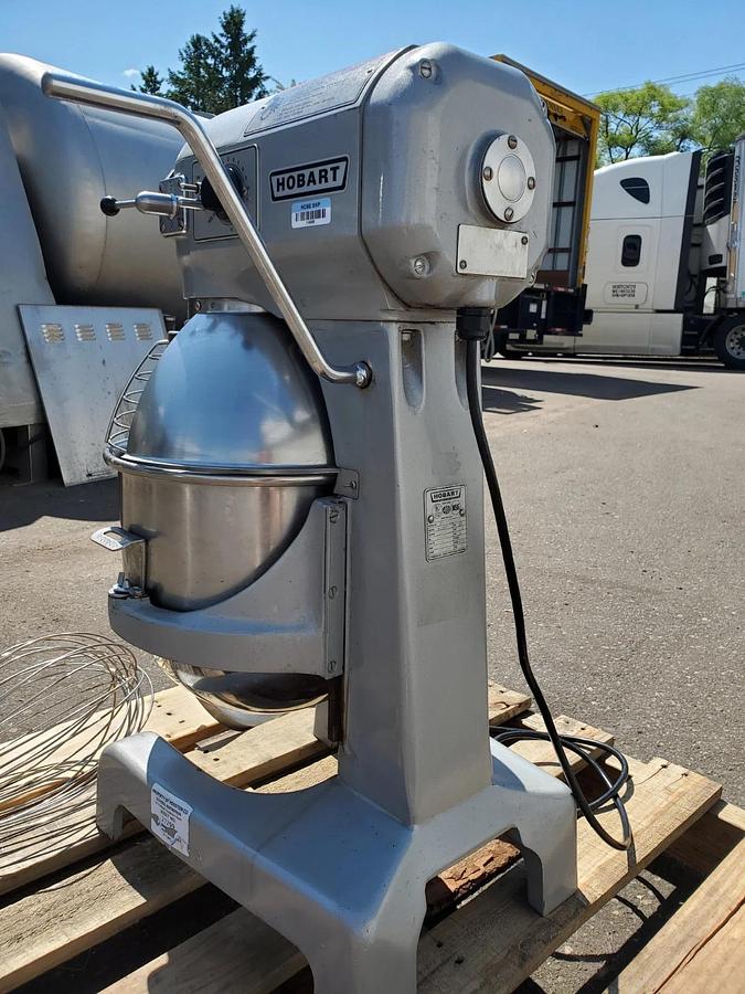 Used HOBART A200T 20 QT MIXER with Hook, Whisk and Paddle