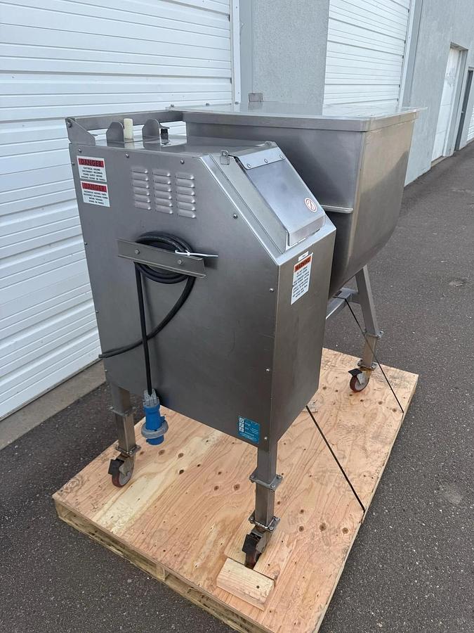 Used 300 LB Double Action Food and Meat MIXER Daniels Food Equipment DMX300