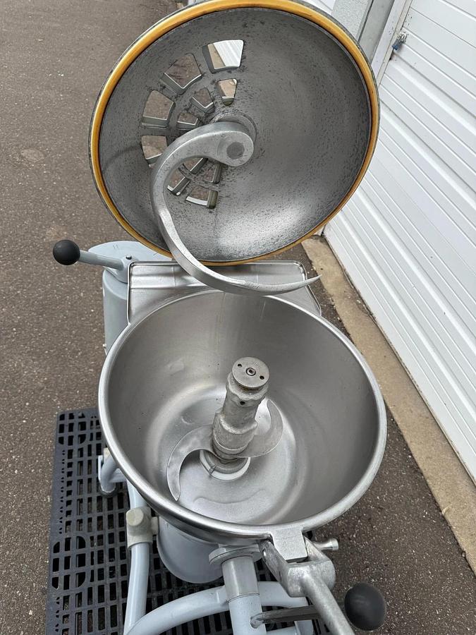 Used HOBART VCM25 Vertical Cutter Mixer 25 QT Food Processor