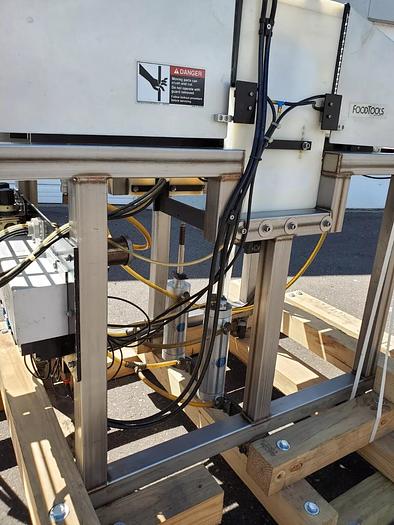 Used FoodTools CS-10AF Cake and Bar Slicer