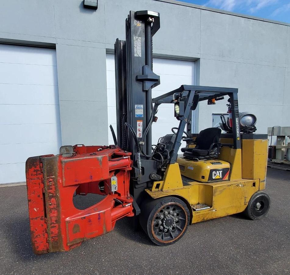 Used CATERPILLAR GC70K FORKLIFT W/ AURAMO BOLZONI ARC 100-1660P CLAMP ATTACHMENT