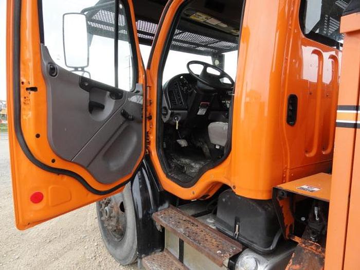 Used 2011 FREIGHTLINER BUSINESS CLASS M2 106