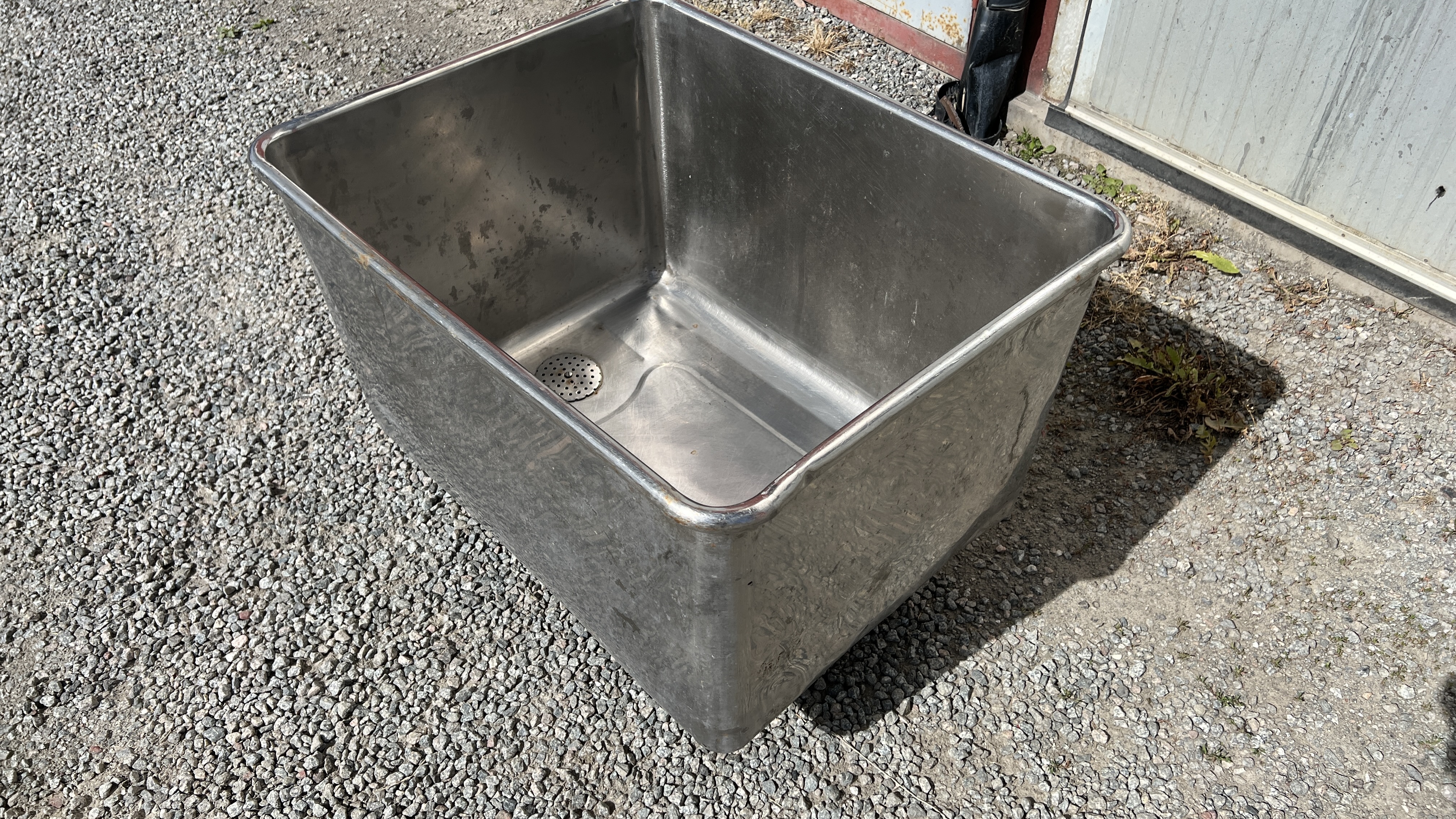 Used  Balja med dränering 200liter