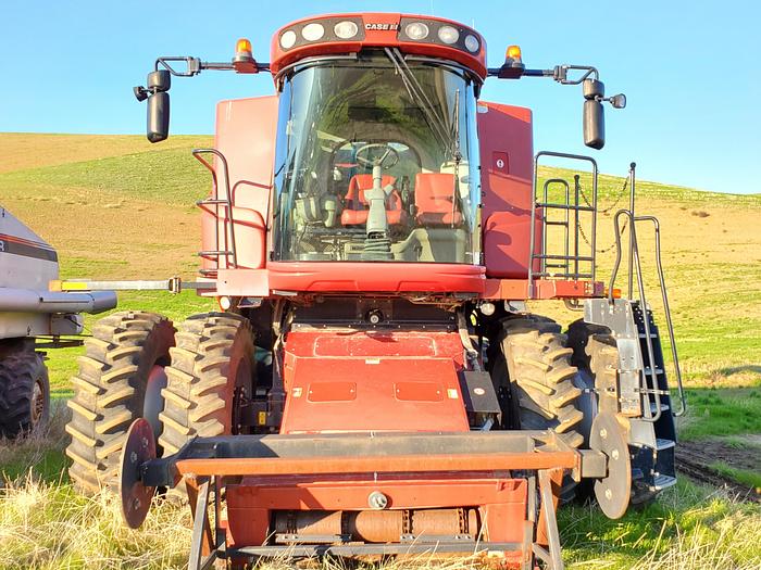 Used Case 8120 Combine w/ 40' Draper Head ** 1300 Sep Hrs **