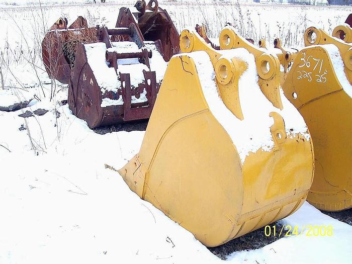 Used 28", USED, 4 TEETH, HOLES FOR SIDE CUTTERS,11 1/4" FACE SPREAD, 16" CRT TO CTR.