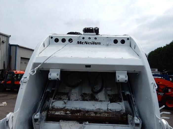 Used 2009 Freightliner M2-106