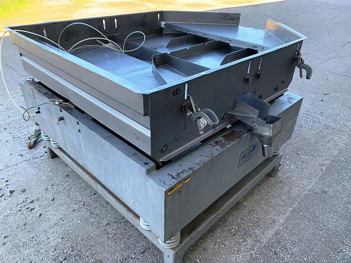 Used Feeder, Vibratory, 48" x 48", S/st, Allen, Mdl D30879 #S743923