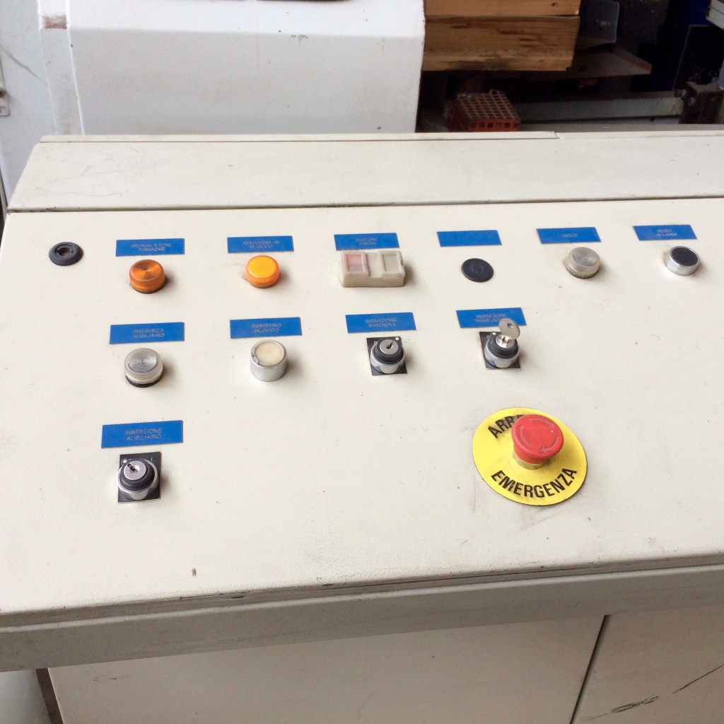 Used 1997 Giostra contornatrice per sedili, taglieri e prodotti similari con albero potenziato