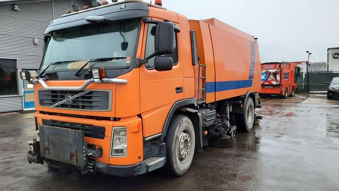 Gebruikt 2006 Volvo FM9 4x2R + Johnston Beam VX800