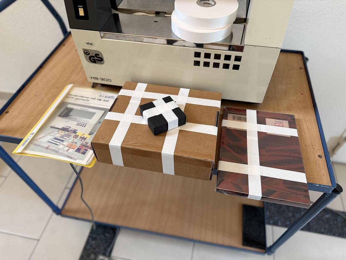 Gebraucht 1990 AKEBONO HB-300 Banderoliermaschine