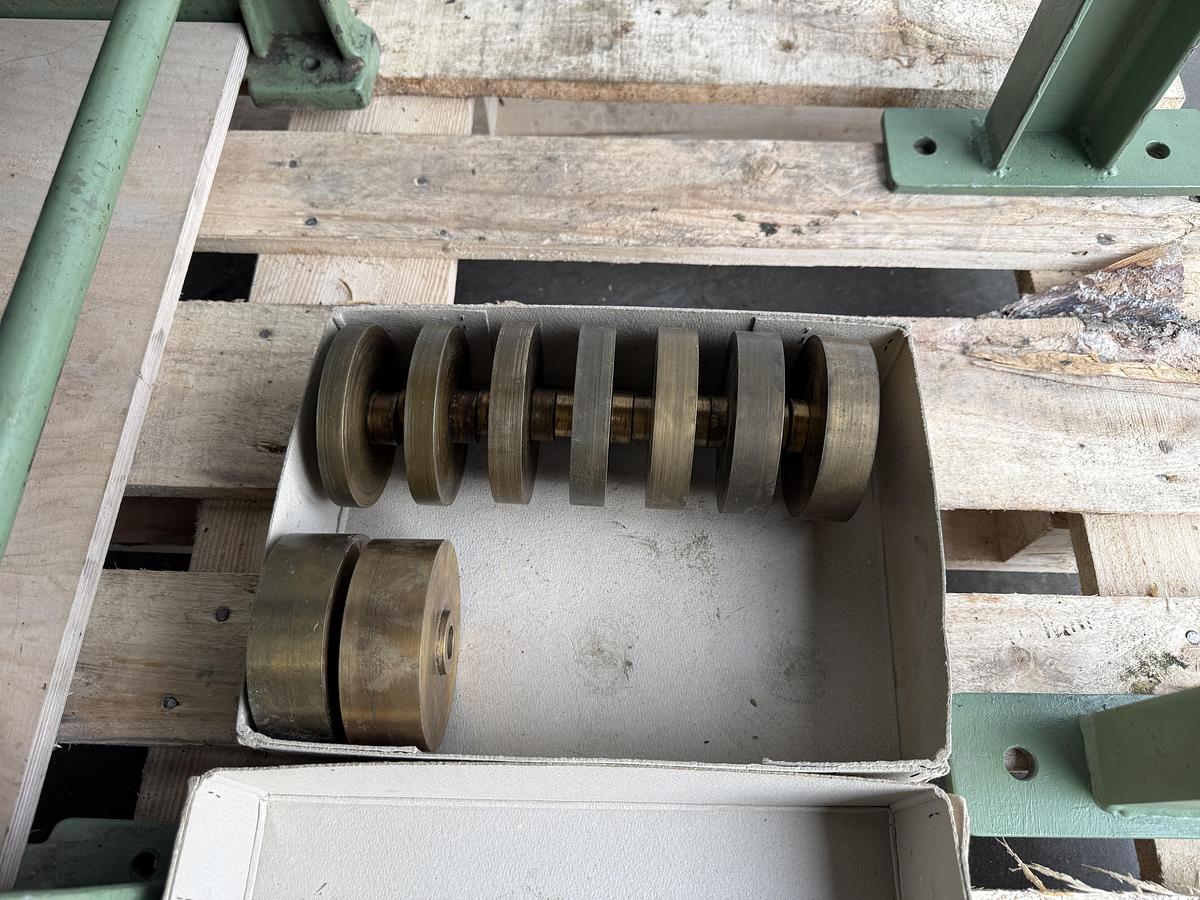 Gebraucht Karl Tränklein Anleimmaschine mit Rilleinrichtung