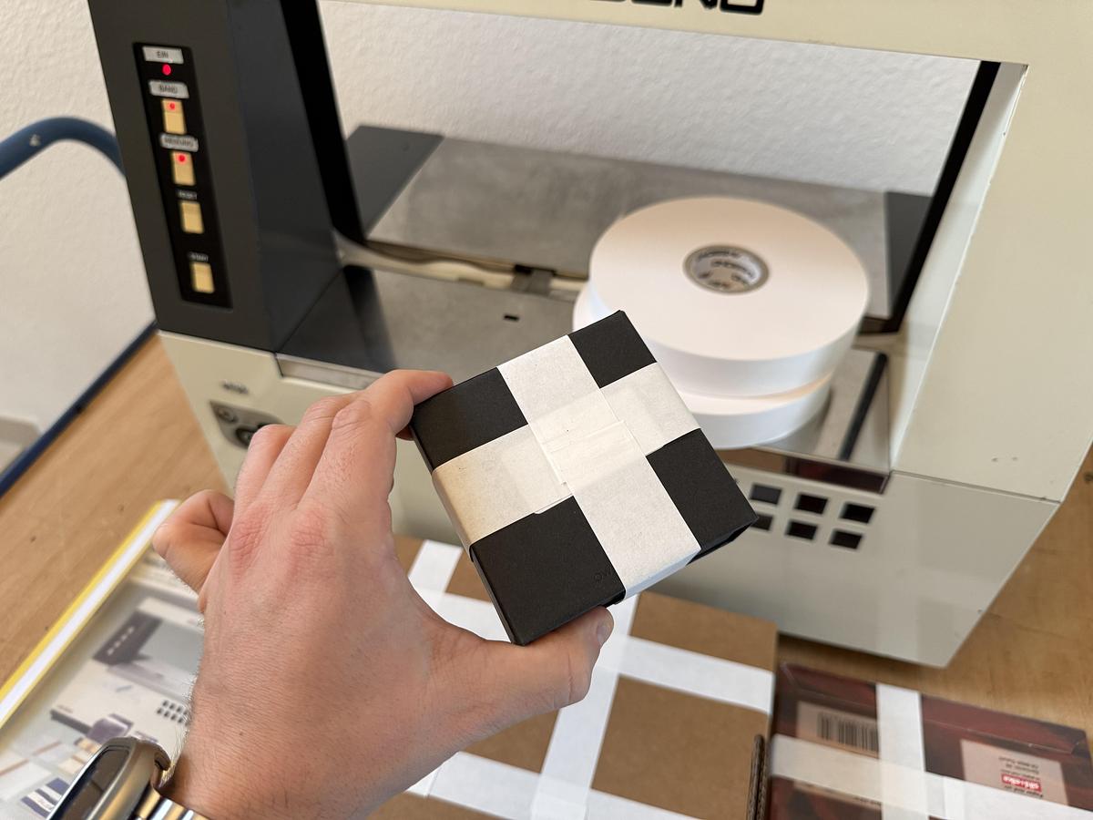 Gebraucht 1990 AKEBONO HB-300 Banderoliermaschine