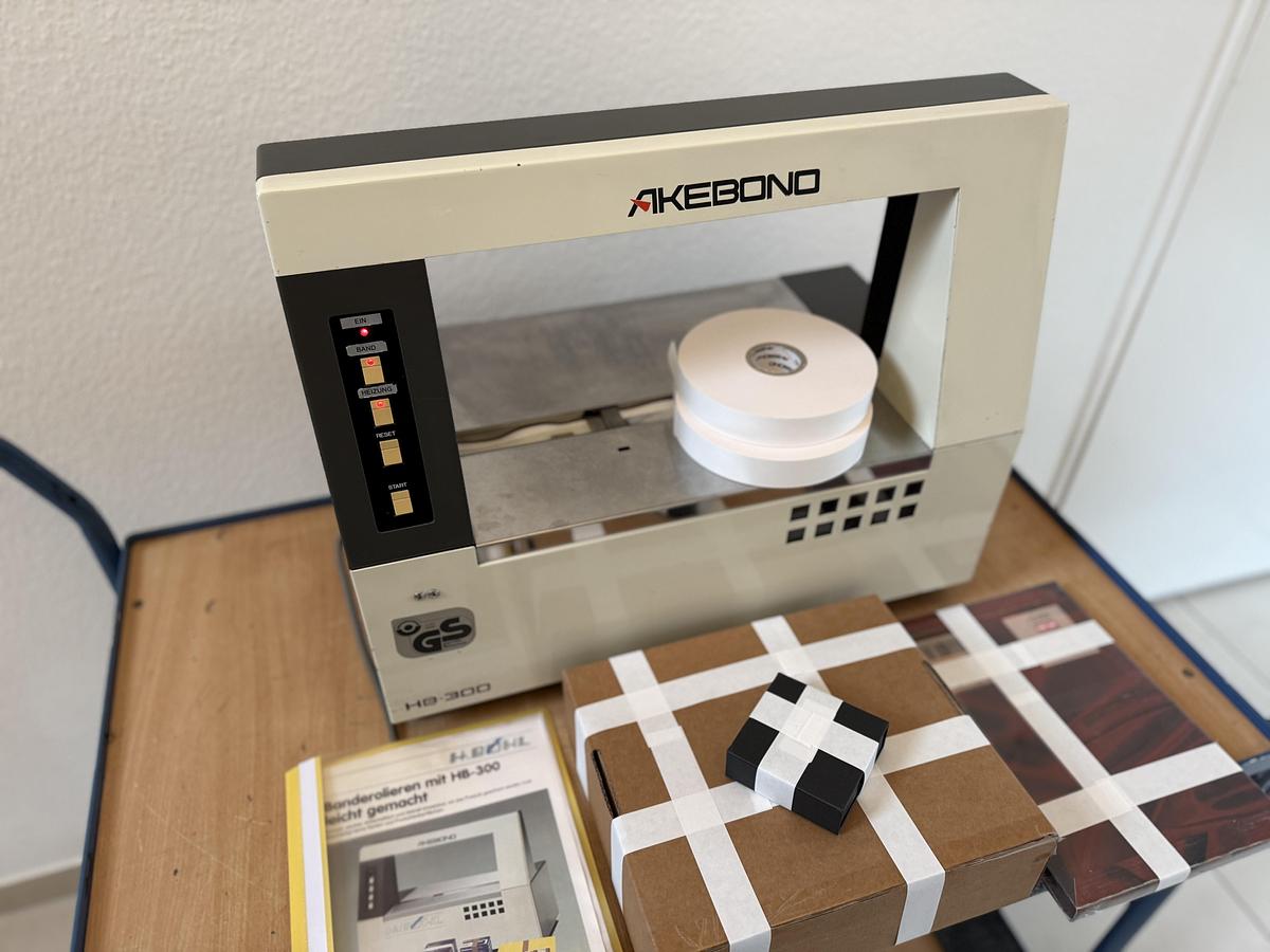 Gebraucht 1990 AKEBONO HB-300 Banderoliermaschine