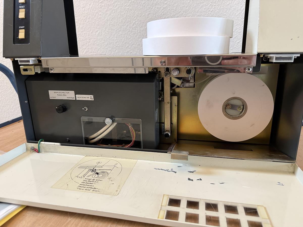 Gebraucht 1990 AKEBONO HB-300 Banderoliermaschine