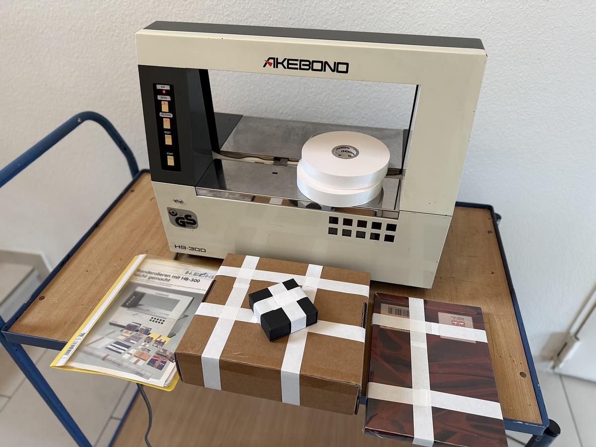 Gebraucht 1990 AKEBONO HB-300 Banderoliermaschine