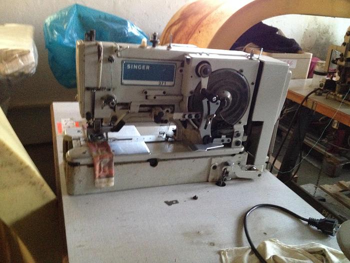 Gebraucht Knopflochmaschine SINGER KL. 371-U2