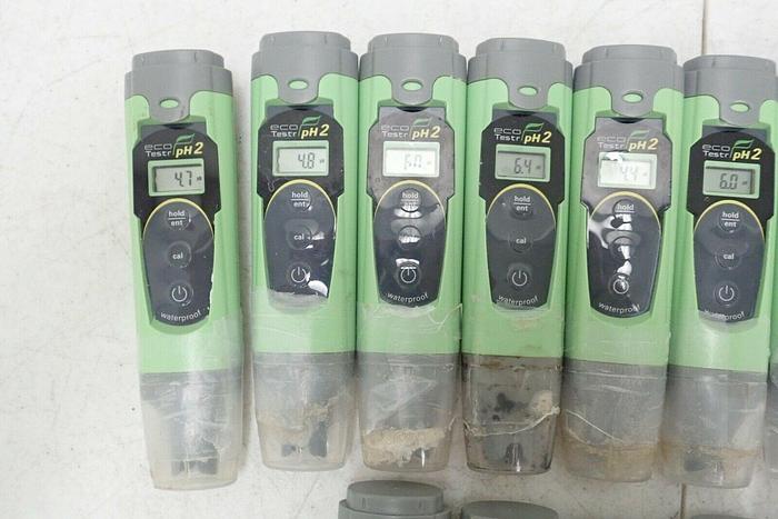 Used Lot of 17 Oakton Waterproof Eco Testr pH2 Pocket Meters