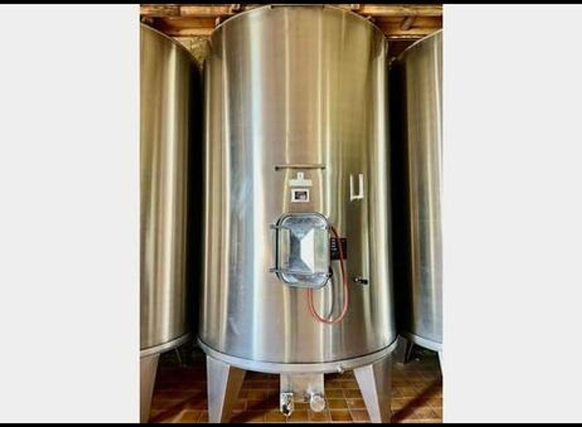 Used 10,700 304 stianless steel tanks 5 available