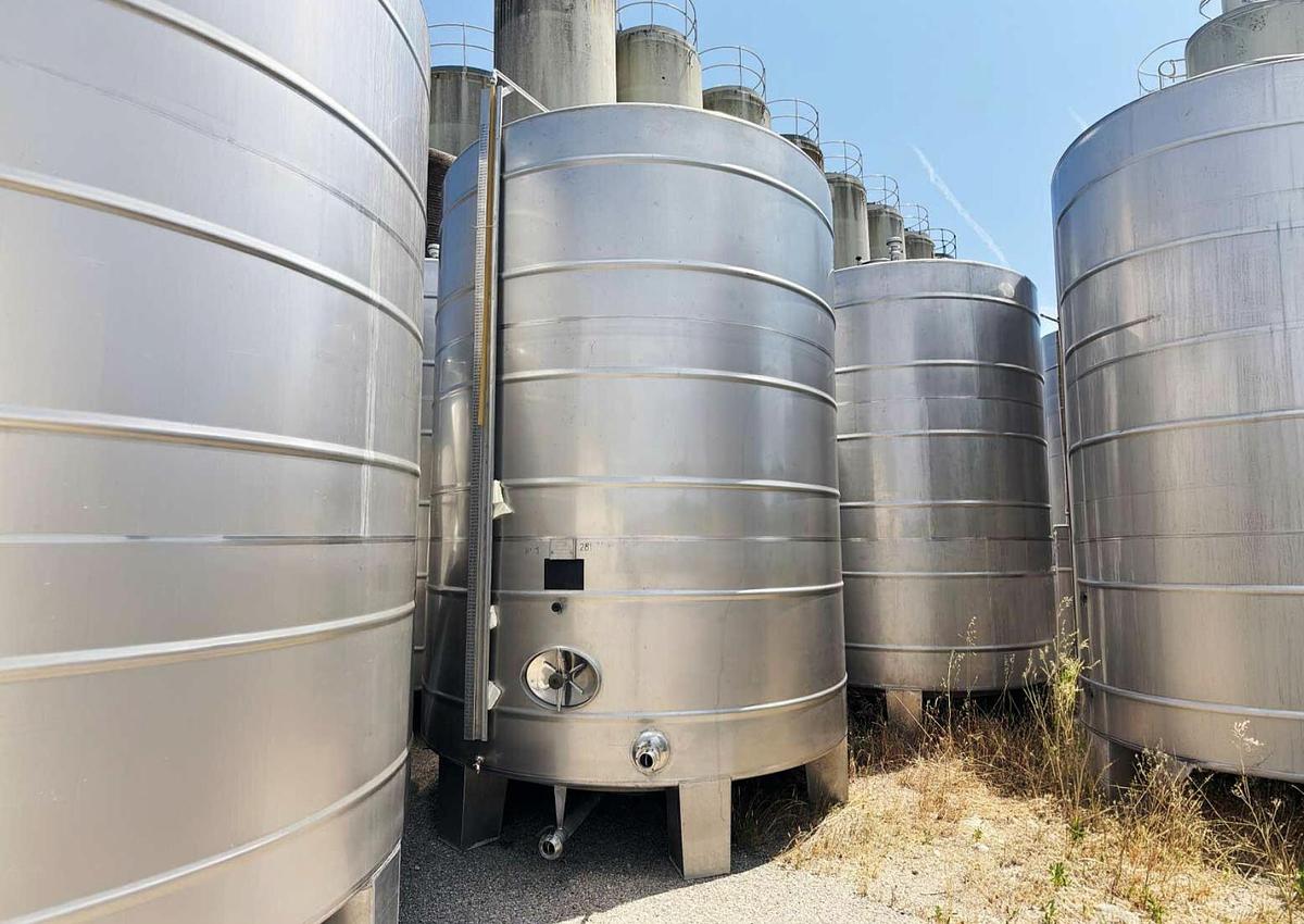 Used 28,300 Litre 304 Stainless Steel Tanks 