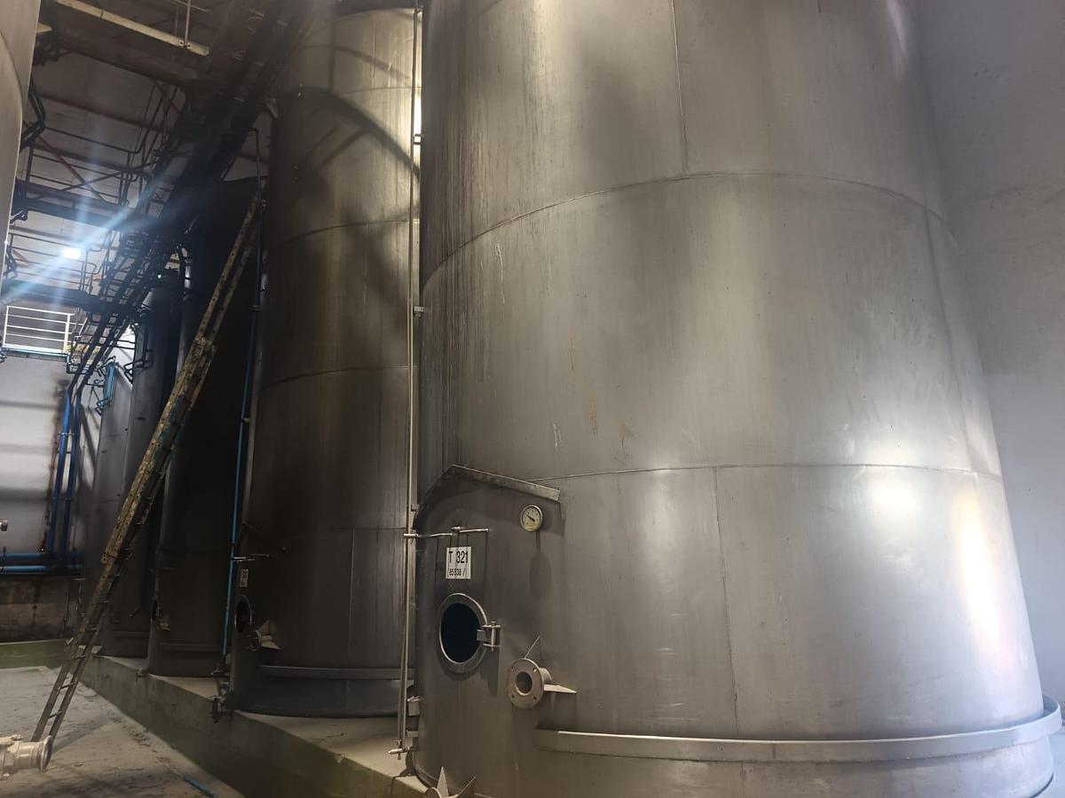 Used 86,000 Litre 304 Stainless Steel tanks 