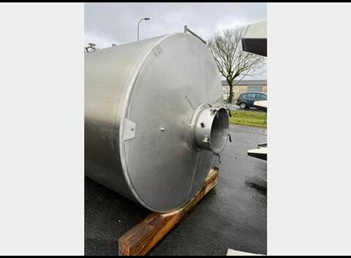 Used 10,700 304 stianless steel tanks 5 available