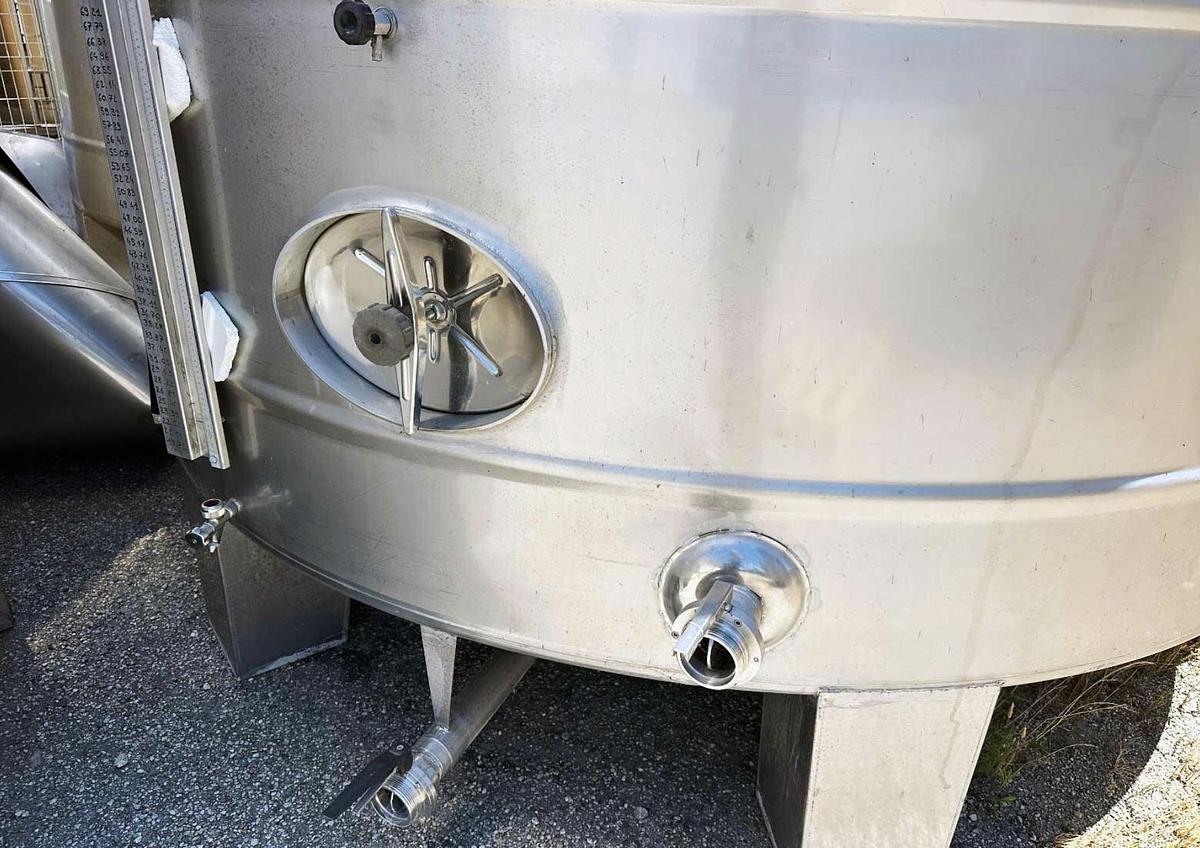 Used 28,300 Litre 304 Stainless Steel Tanks 