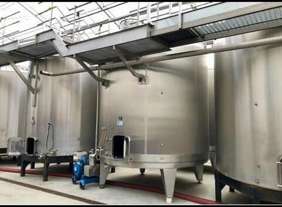 Used 20,700L 304 stainless steel tanks - 3 Available 