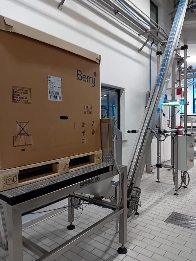 Used 2006 Krones PET Water Filling Line for still water