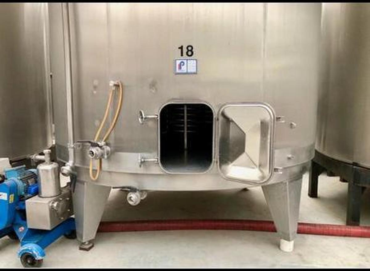 Used 20,700L 304 stainless steel tanks - 3 Available 