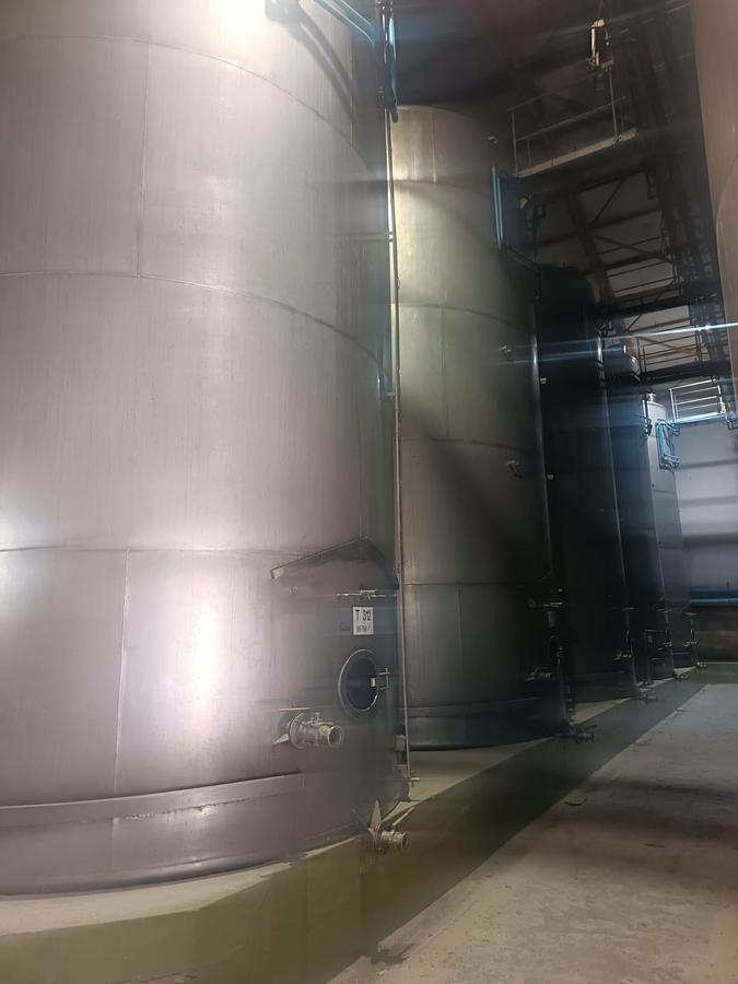 Used 86,000 Litre 304 Stainless Steel tanks 