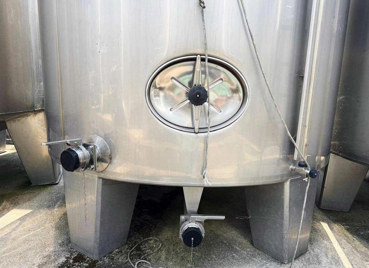 Used 7,000 Litre 304 Stainless Steel Tank with Heating