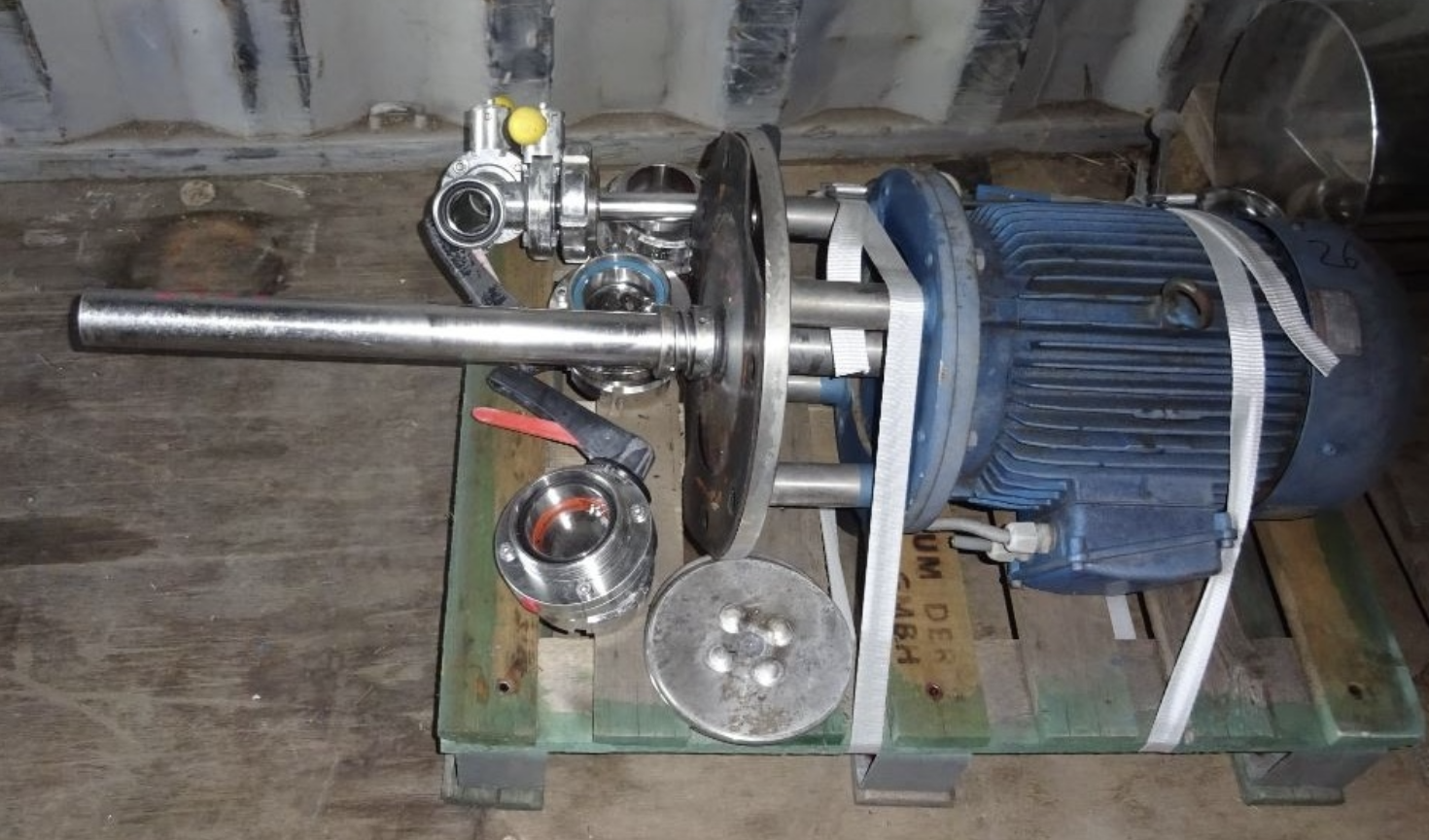 Used 43,000 Litre 304 Stainless Steel Mixing Tank