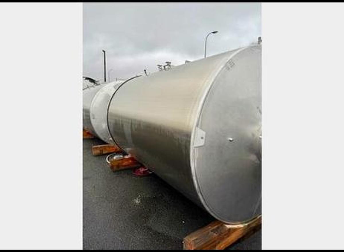 Used 10,700 304 stianless steel tanks 5 available