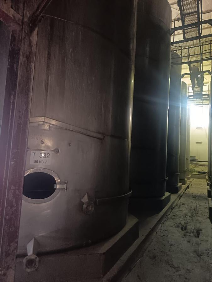 Used 86,000 Litre 304 Stainless Steel tanks 