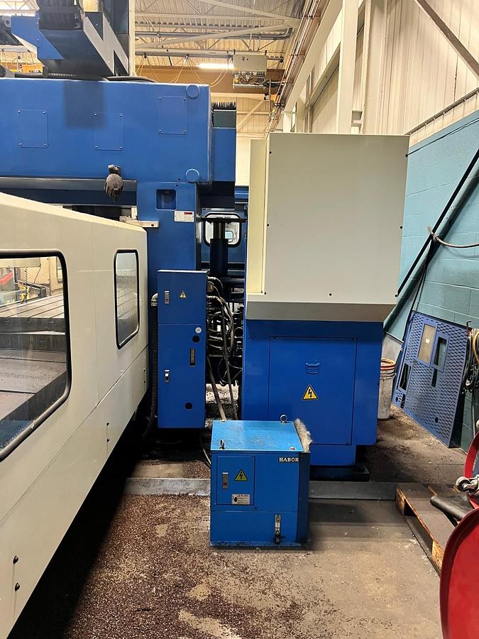 Used KAO MING KMC-3000SD CNC DOUBLE COLUMN VERTICAL MACHINING CENTER
